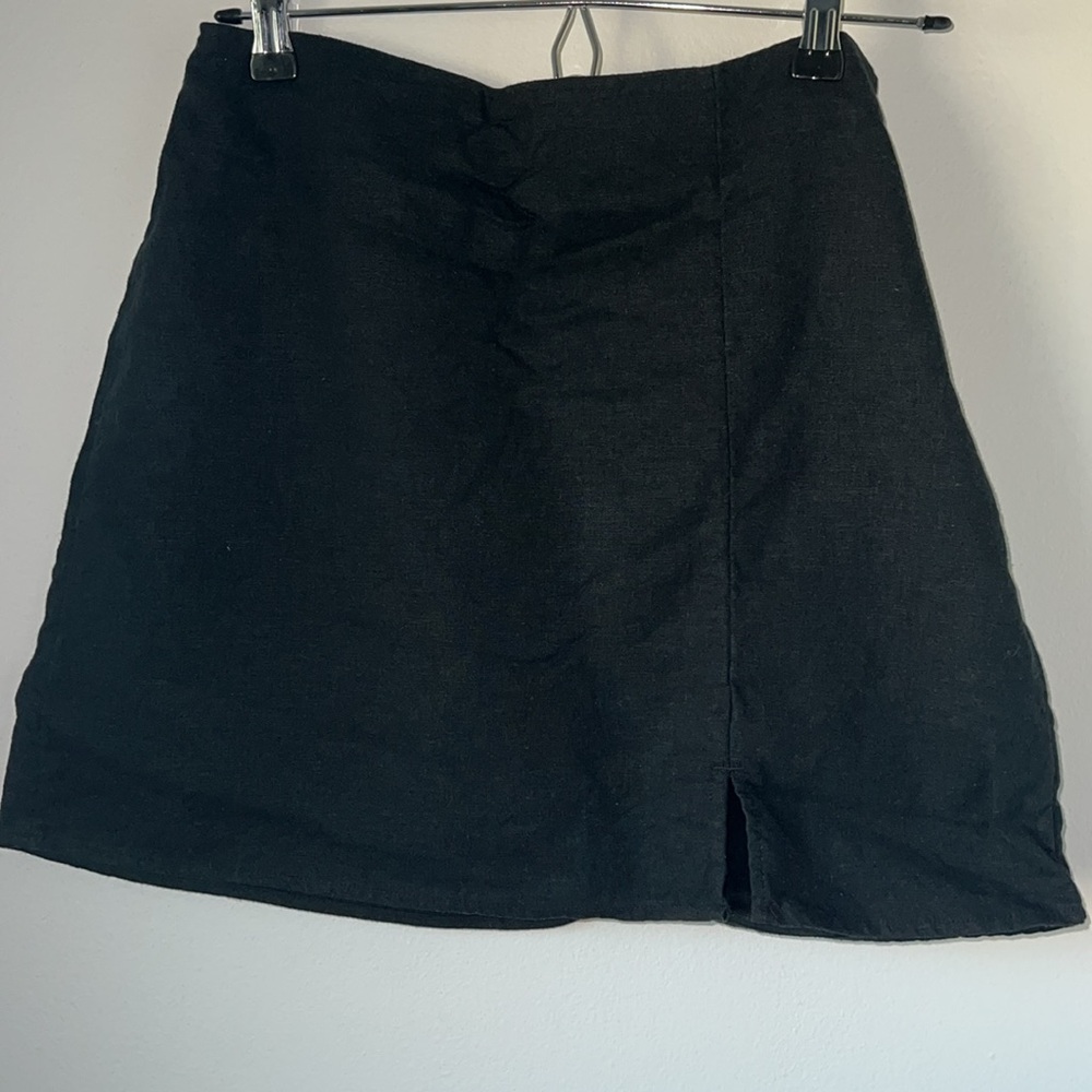 A NEW DAY Mini Linen Skirt. Black